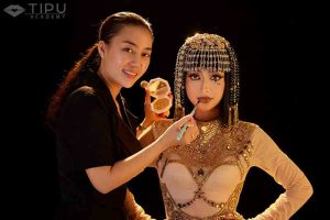 Chân dung makeup artist 8x Hanna Nguyễn cùng người mẫu makeup