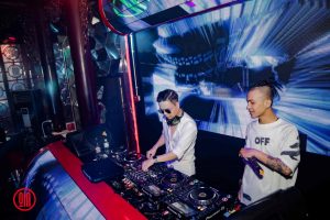 Vượt qua khó khăn để trở thành một DJ chuyên nghiệp