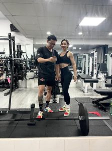 Founder Đào Anh Khoa trong không gian phòng tập Go Fit rộng rãi, thoáng mát