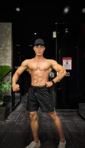 Trainer Victor Hoàng sở hữu vóc dáng chuẩn khiến nhiều người ao ước