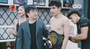 Võ sĩ Nguyễn Trần Duy Nhất trao Đai chuyên nghiệp MMA đầu tiên cho Việt Long 6/2022