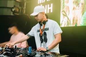 DJ/Producer Bum còn là một nghệ sĩ đa tài, biết cách kết hợp và tạo ra những bản nhạc sôi động