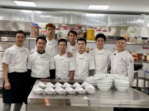 Kỹ thuật nấu ăn và tình thần đồng đội - Chìa khóa thành công của đầu bếp Nguyễn Văn Minh