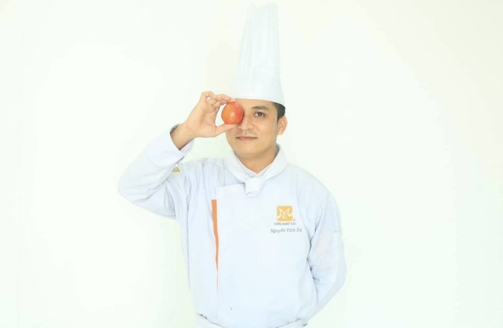 Chef Richard Nguyễn, không chỉ là một bếp trưởng tài hoa mà còn là một giảng viên tâm huyết