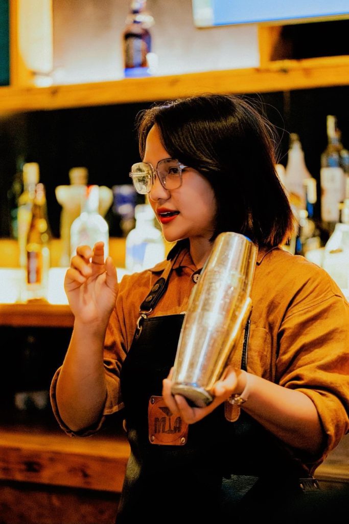 Master Bartender Hương Quách đặt trọn tâm huyết trong sự nghiệp pha chế và đào tạo học viên