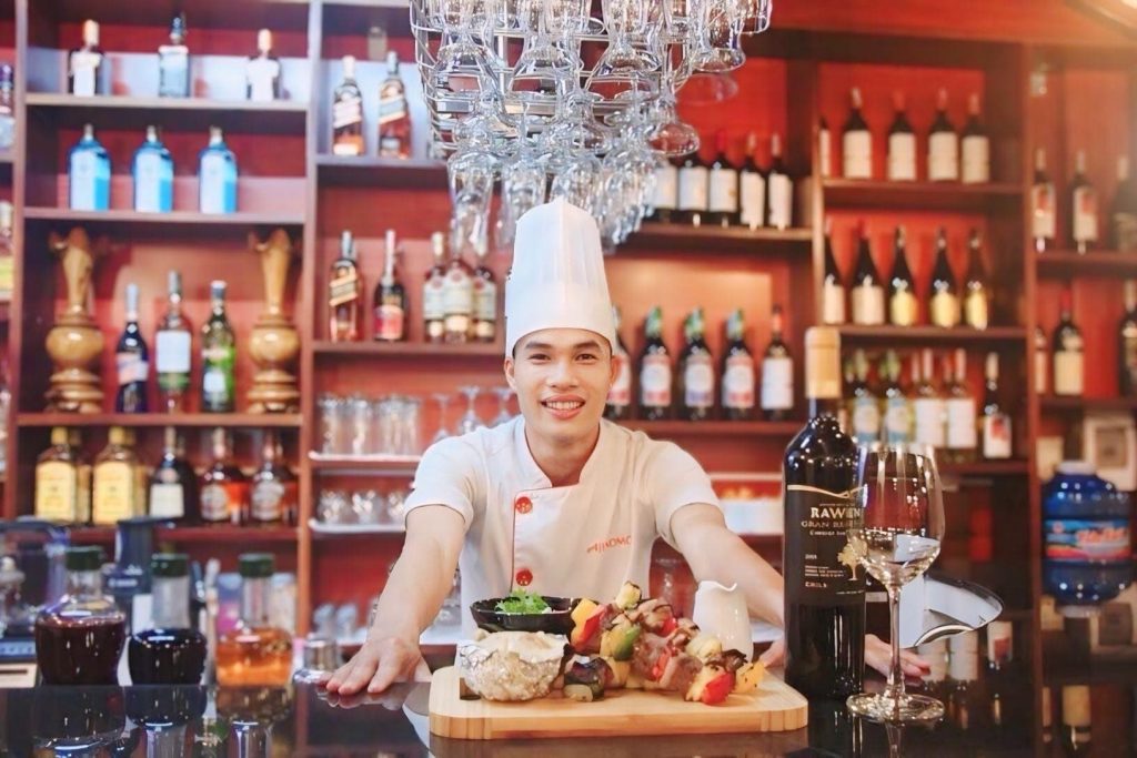 Chef Tân Huỳnh luôn không ngừng học hỏi và đổi mới sáng tạo trong quá trình theo đuổi sự nghiệp