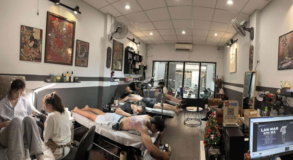 Bee Ink Tattoo - Ngôi nhà chung của 10 thợ xăm trẻ có cùng đam mê