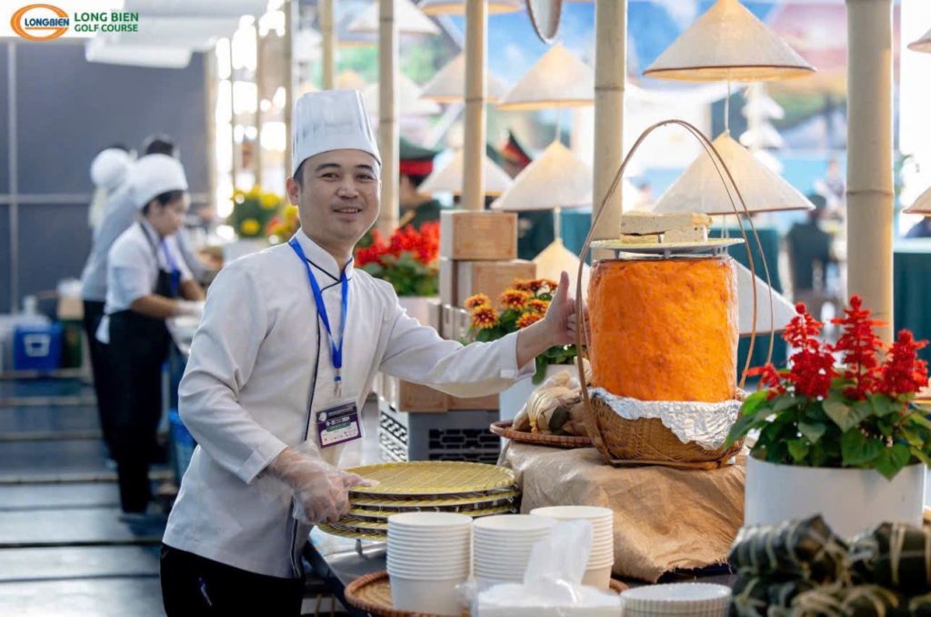 Chef Dũng Trần - Bếp trưởng điều hành tại sân Golf Long Biên, Hà Nội