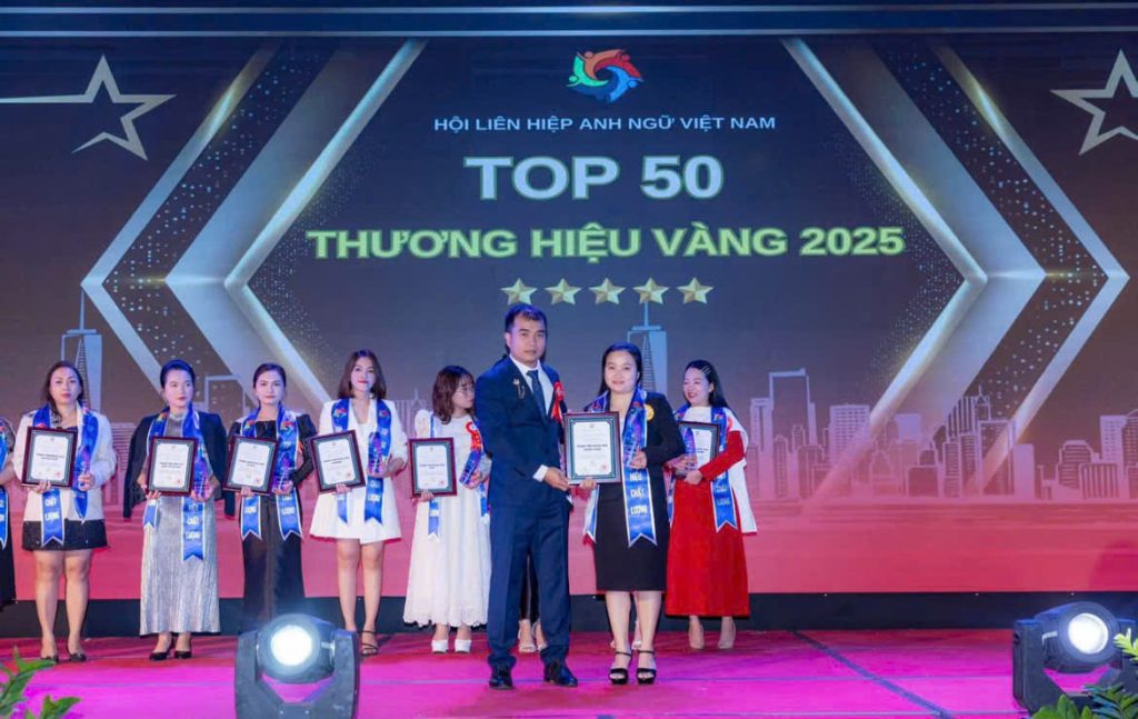 Trung tâm Ngoại ngữ Hoàng Oanh vinh dự thuộc Top 50 Thương hiệu Vàng 2025 do Hiệp hội Anh ngữ Việt Nam vinh danh