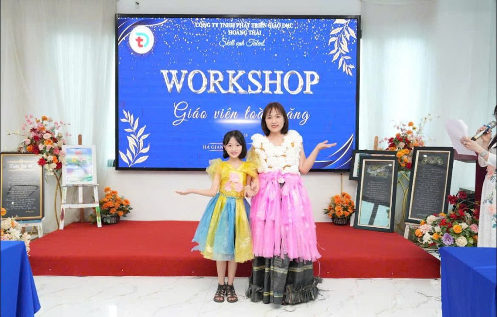 Bộ váy tái chế tại WORKSHOP “Giáo Viên Toàn Năng” - những trang giáo án sống động không cần chữ viết