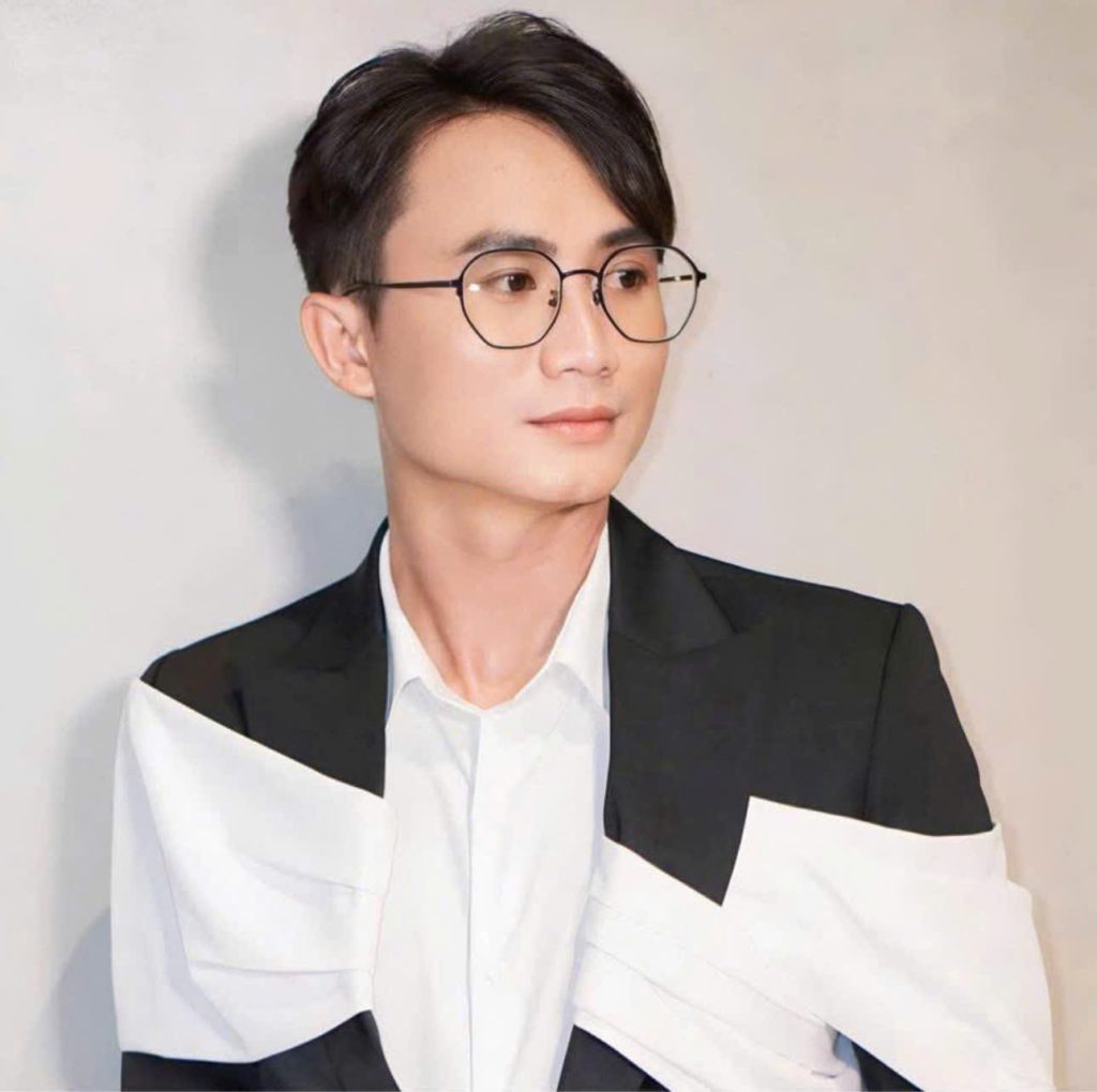 Nhạc sĩ Hoàng Gia Khánh