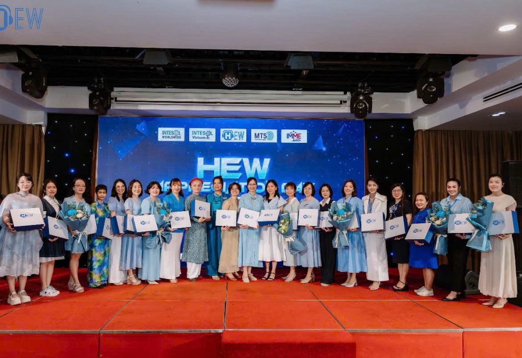 HEW Appreciation Day 2025 tôn vinh những học viên xuất sắc chinh phục chuẩn đào tạo toàn cầu