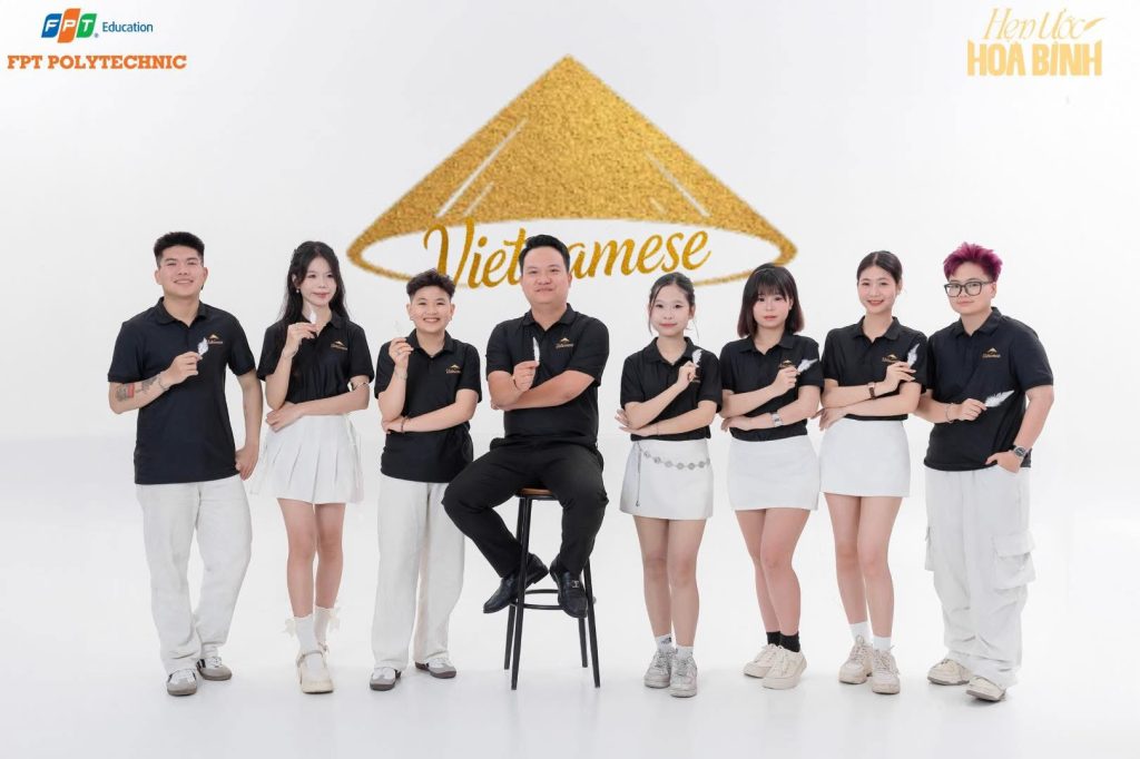 Nhóm sinh viên phụ trách sự kiện “Hẹn Ước Hòa Bình”