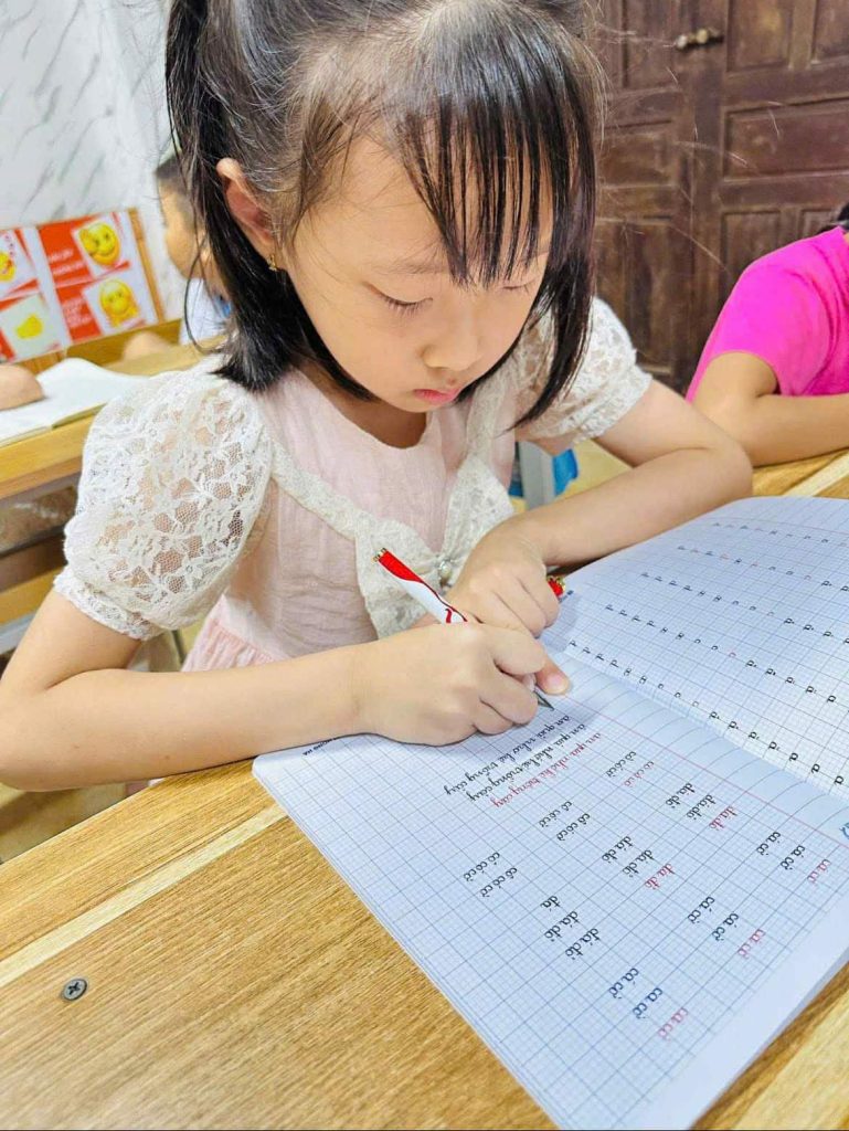 “Mỗi đứa trẻ đều xứng đáng được lắng nghe” - Cô giáo Nhật Êmi