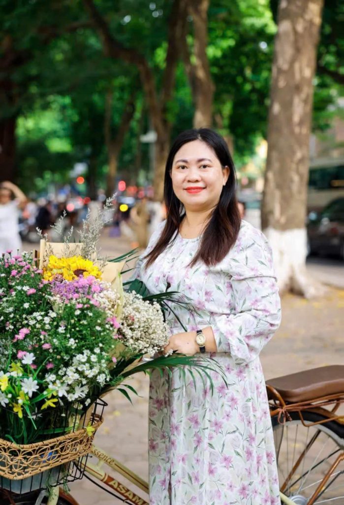 Cô giáo Trần Thị Cẩm Giang - Người viết tiếp giấc mơ thành thạo tiếng Anh cho học sinh nông thôn