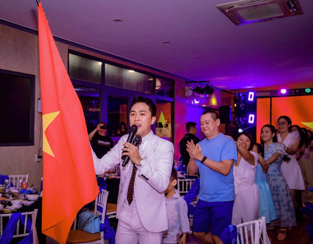 Với MC Kuro Đào, một người dẫn chương trình không chỉ dẫn dắt bằng kỹ năng, mà còn bằng trải nghiệm và cảm xúc chân thành trên mỗi sân khấu