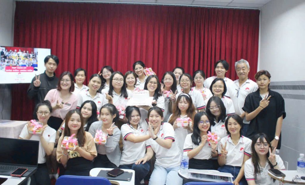 Từ một lớp học nhỏ, cô giáo Bình Dương tạo nên thương hiệu Nhật ngữ được quan tâm và yêu thích