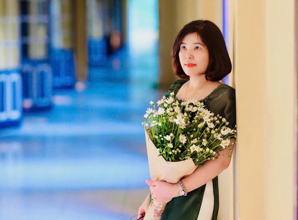 Từ một giáo viên tiểu học, Hồng Thu đã viết nên hành trình mới của cuộc đời với Droppii