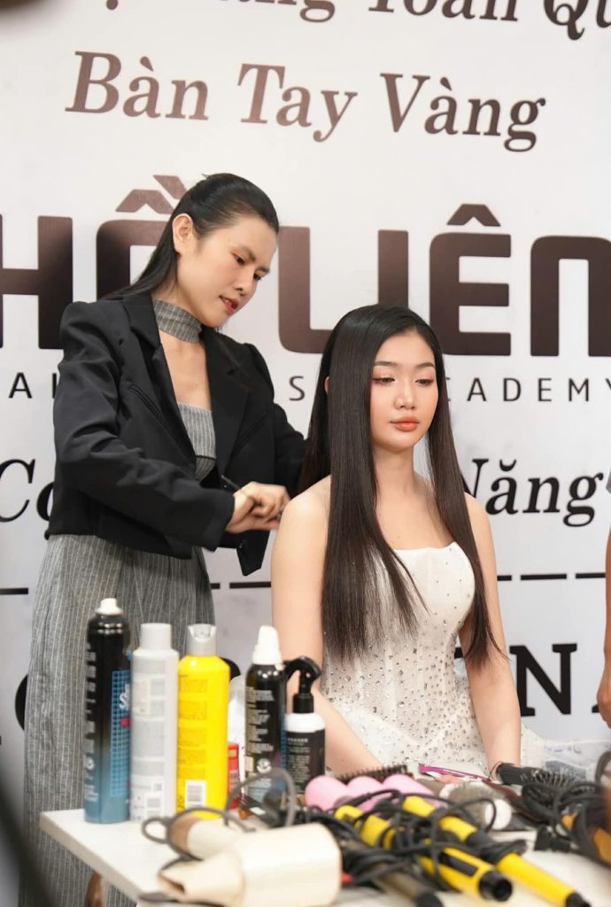 Master Hồ Liên chuyên gia đào tạo mẫu tóc