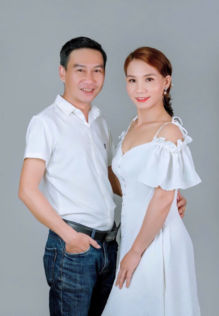 Chị Hải Vân cùng chồng của mình