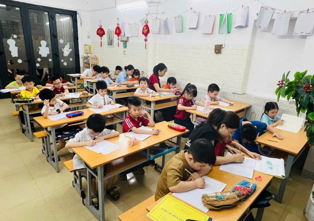 Trung tâm Luyện chữ đẹp Lạc Việt – Viết nên tương lai đồng hành cùng các bạn nhỏ rèn nét chữ - luyện nết người