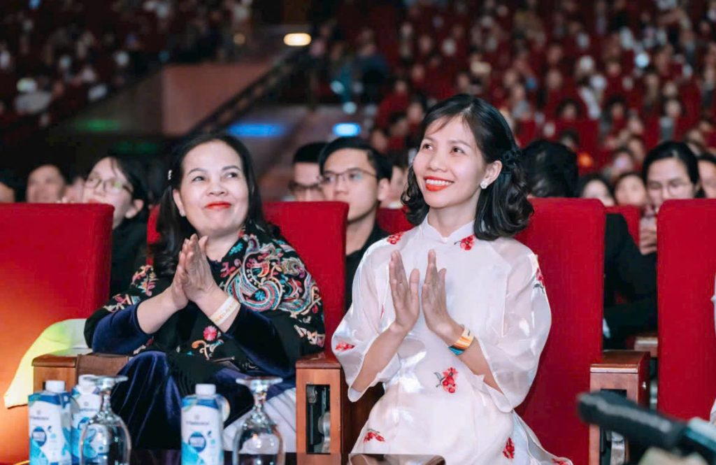 Từng bước nhỏ, từng bài học, từng lần đăng bài… Mentor Phượng Lucky đã tự làm lại chính mình