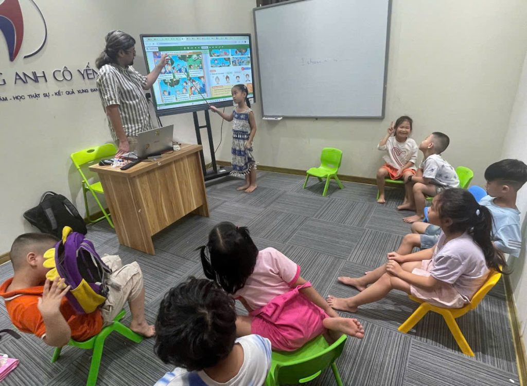 Lớp tiếng Anh cô Yến áp dụng phương pháp học mà chơi để mỗi tiết học trở nên thú vị