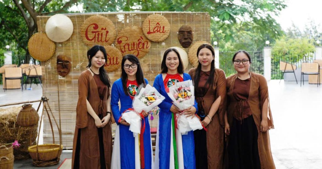 Nghệ nhân Lệ Quyên đưa tò he vào không gian trường học, giúp thế hệ trẻ tiếp cận văn hóa truyền thống