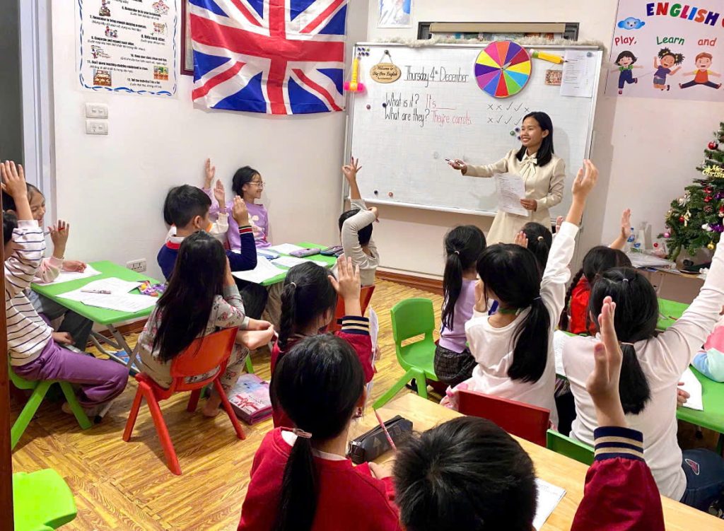 Cô giáo Khánh Xuân đặt nền tảng hội nhập cho trẻ bằng ngôn ngữ, cảm hứng và niềm tin