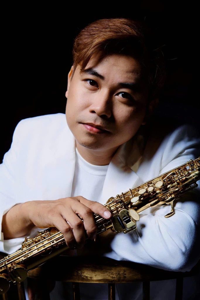 HDV Phạm Minh Tấn với niềm đam mê lớn âm nhạc, đặc biệt là piano và saxophone
