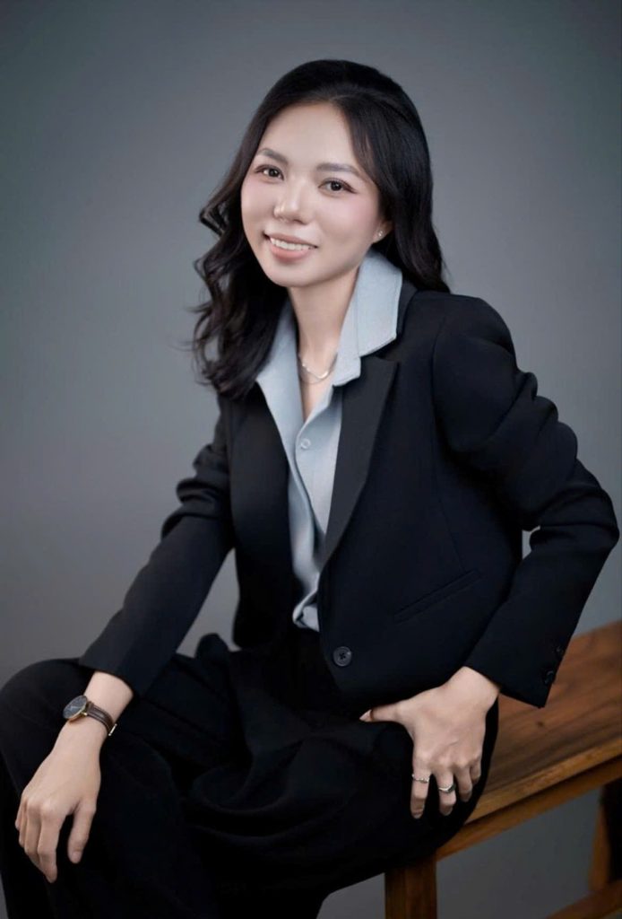 Từ phòng kiểm toán đến lớp học Anh ngữ - Hành trình của cô giáo trẻ Mỹ Yến