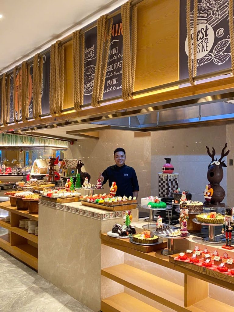 Bếp trưởng Công Trần ghi dấu ấn bằng các món tráng miệng kết hợp kỹ thuật Âu với nguyên liệu đặc sản Việt Nam