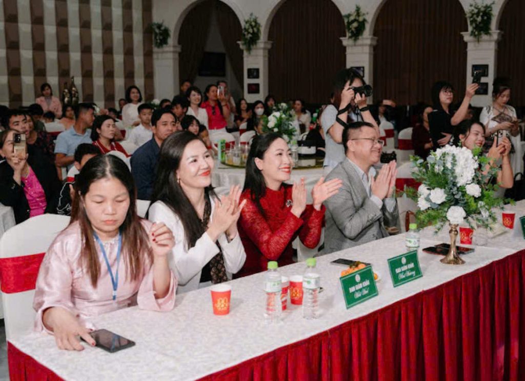 HLV quốc gia Kim Oanh - Ban giám khảo Chương trình Âm Thanh Mùa Xuân tại Bắc Ninh