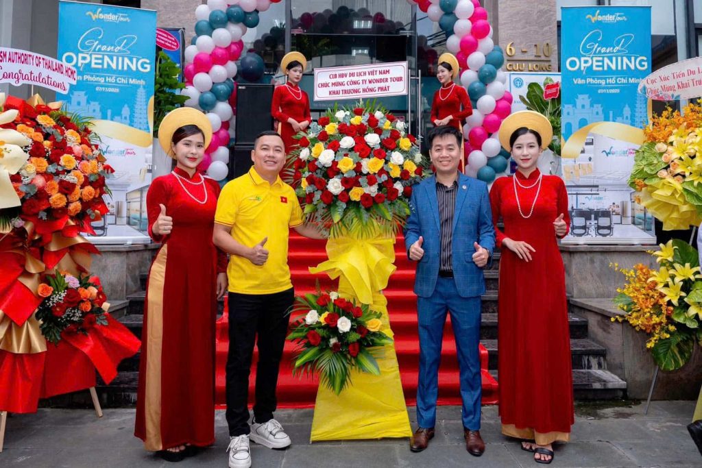 Admin CLB HDV Du Lịch Việt Nam Henry Nguyễn - Lý Hào Nam tham dự lễ khai trương chi nhánh văn phòng công ty du lịch Wonder Tour tại TPHCM