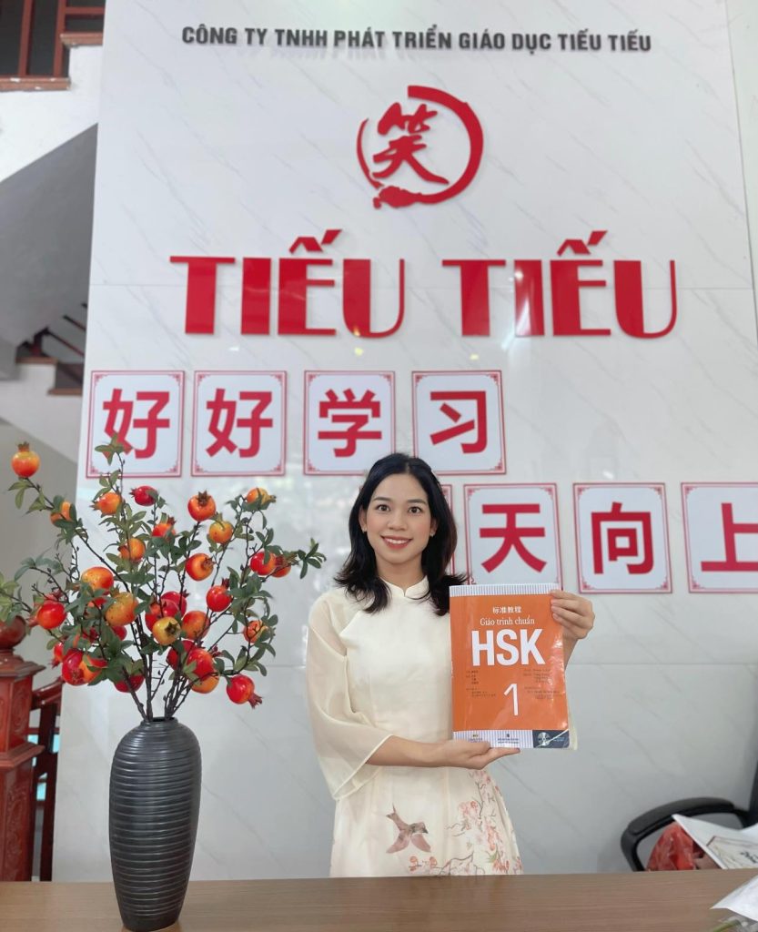 Cô giáo Mira Bình - Giảng viên / Người sáng lập Trung tâm Ngoại ngữ Tiếu Tiếu