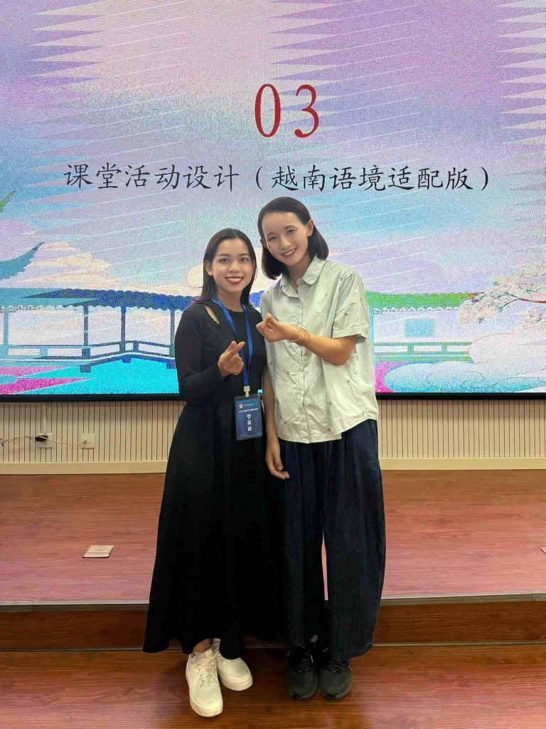 cô giáo Mira Bình