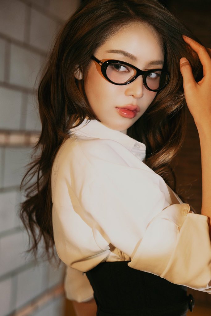 Hoa hậu Thanh Thủy ghi điểm với gu thời trang trẻ trung và đầy cá tính