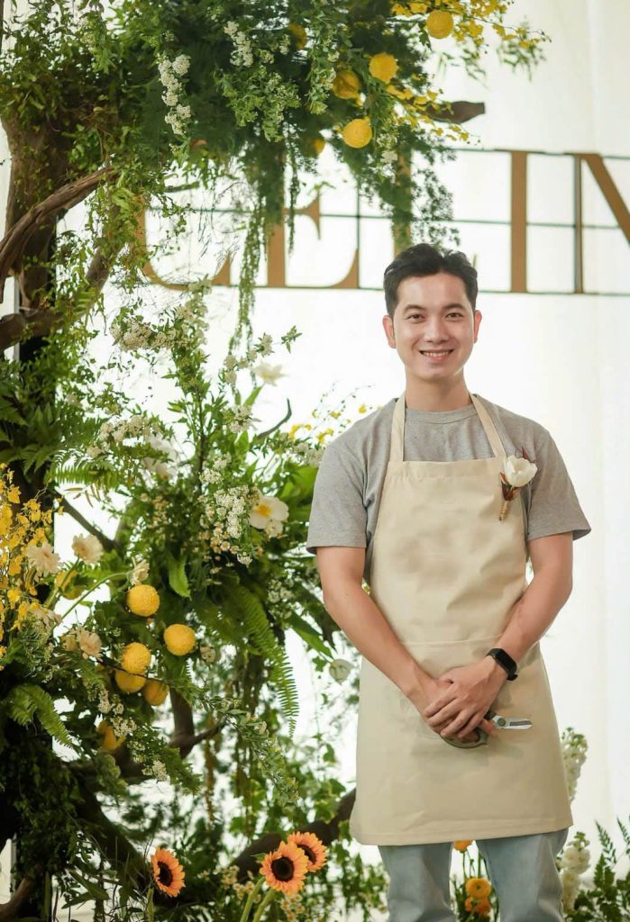 Florist Designer Thái Duy Hoàng chọn làm hoa để giữ lại những cảm xúc đẹp