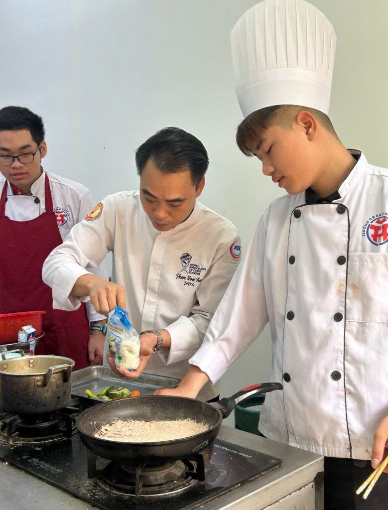 Đầu bếp Phạm Hoài Nam mong muốn lan tỏa tình yêu nghề và truyền cảm hứng cho thế hệ đầu bếp trẻ
