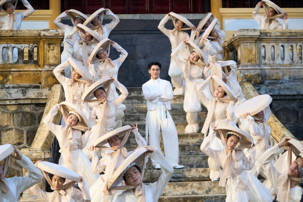MONO gây ấn tượng với MV Công Tử Văn Thơ