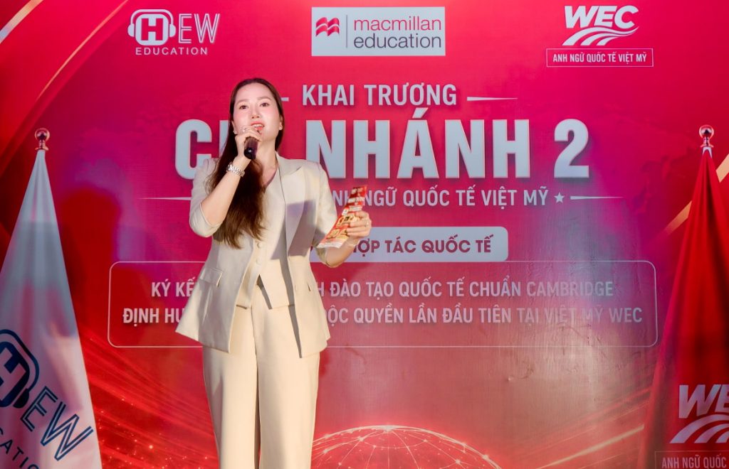 CEO Candy Bùi phát biểu tại sự kiện khai trương cơ sở 2, chia sẻ tầm nhìn đưa Việt Mỹ WEC trên hành trình hội nhập toàn cầu