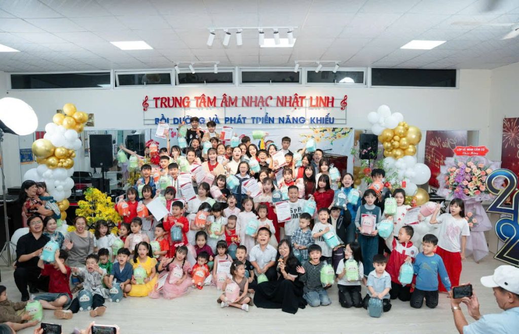Những chương trình nghệ thuật tại Trung Tâm Âm Nhạc Nhật Linh giúp học sinh tự tin hơn trong hành trình của mình
