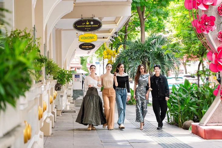 Hương Giang làm “tour guide” cho dàn mỹ nhân quốc tế