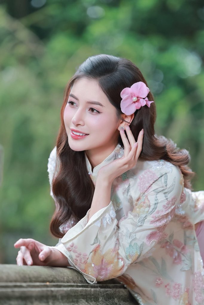Phạm Hoàng Thu Uyên đại diện Việt Nam thi Miss Earth 2026, học vấn "khủng" gây chú ý