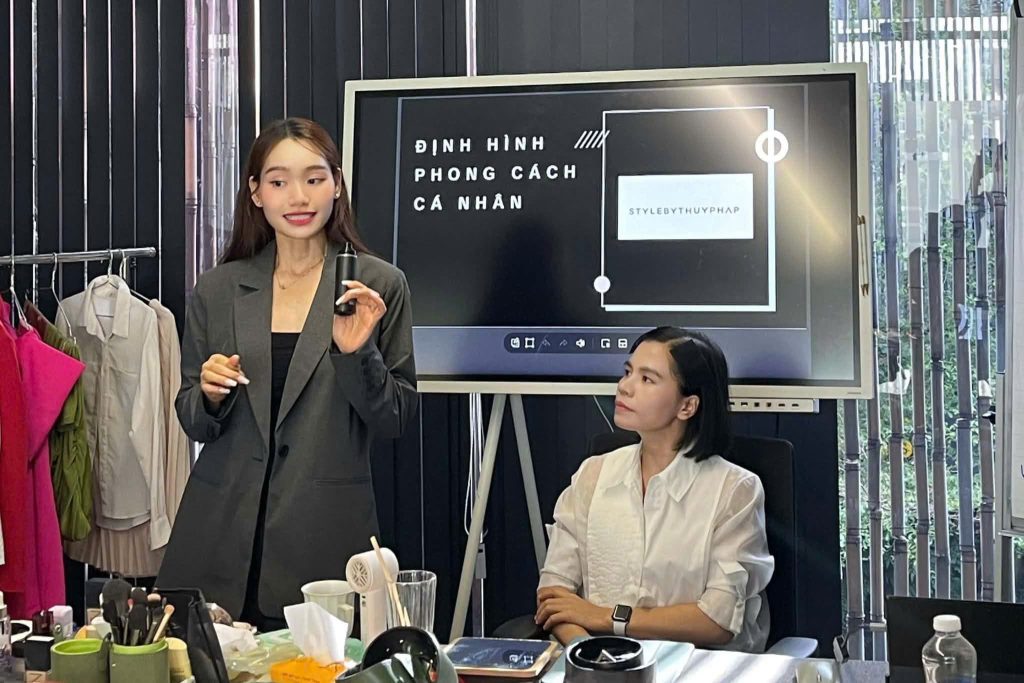 Makeup Artist Phạm Thuỳ Dương hướng dẫn makeup cá nhân theo diện mạo và phong cách riêng