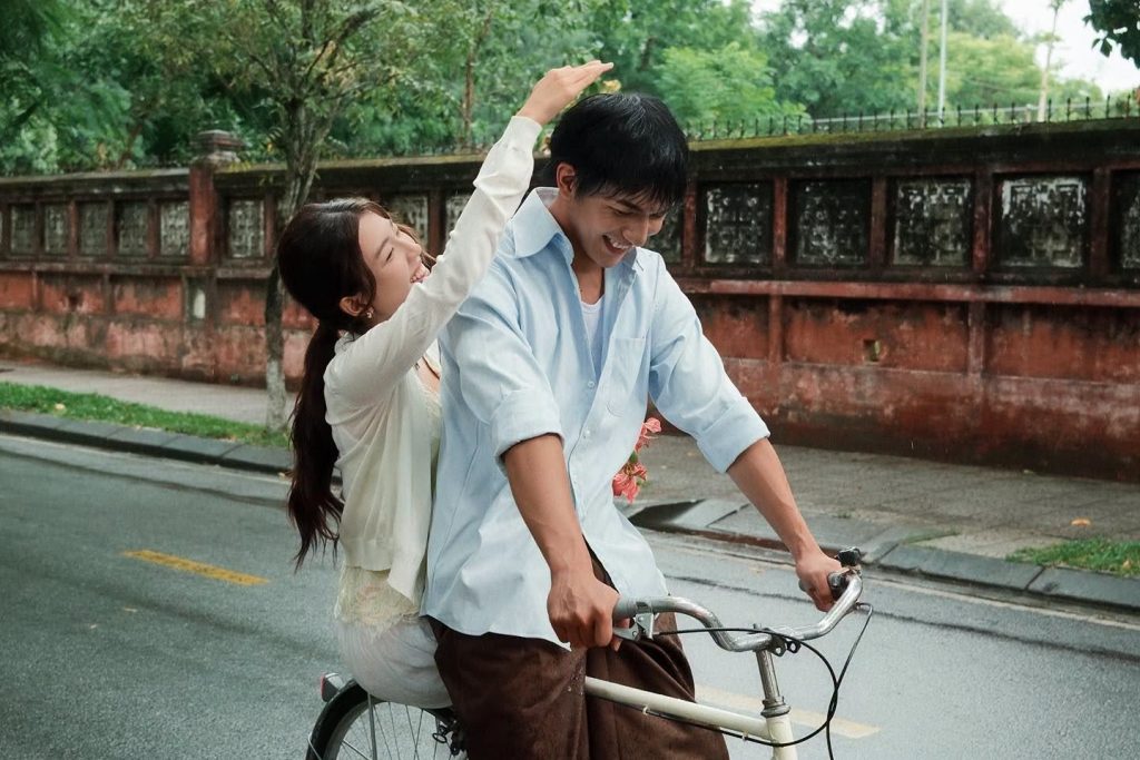Mỹ nam Mưa Đỏ sánh đôi với Lamoon trong dự án âm nhạc mới