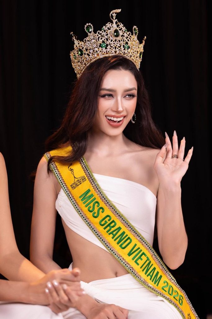 Emoura Phạm: “Tôi sốc khi nghe tên mình được xướng lên”