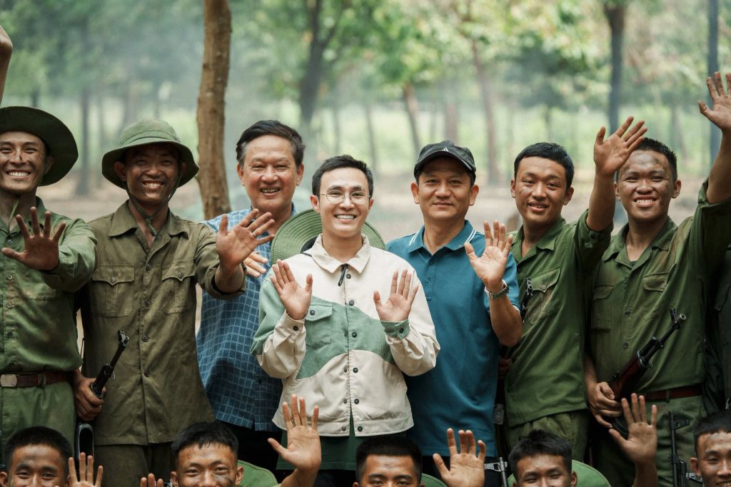 Nghỉ Hè Sợ Nghỉ Hưu: Khi Huỳnh Lập đưa tình yêu nước đến gần thế hệ trẻ