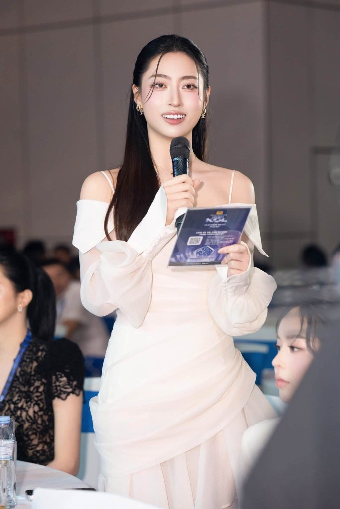 Lương Thùy Linh tuổi 26: Nhan sắc thăng hạng, sự nghiệp và học vấn đáng nể