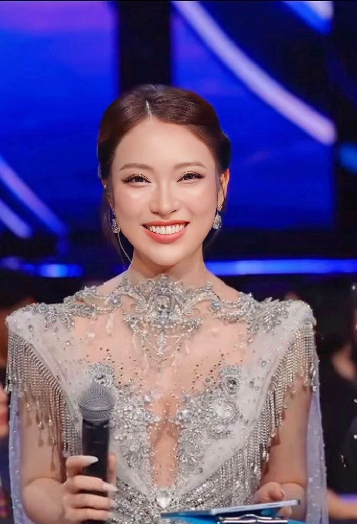 MC Khánh Vy lên hot search, gây sốt với visual “aura tri thức”